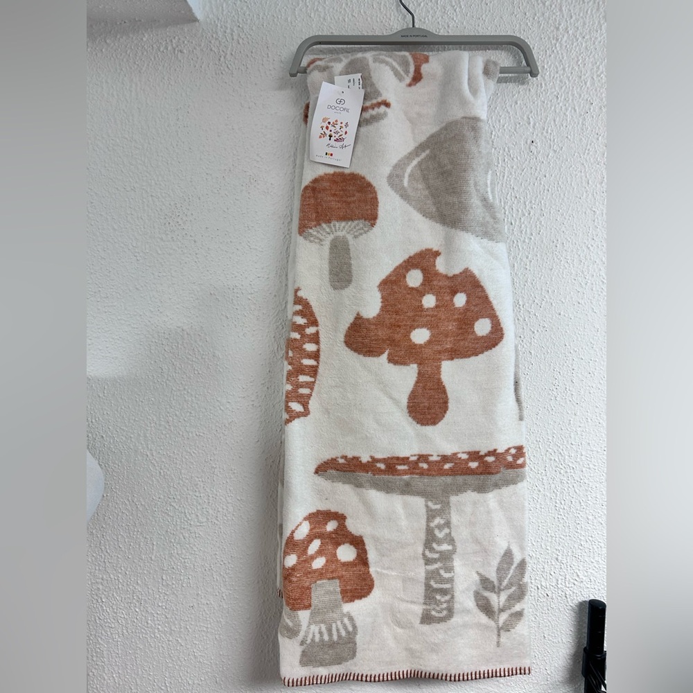 NEW! Docofil MUSHROOM Print Throw Neutral Blanket - Picture 4 of 9